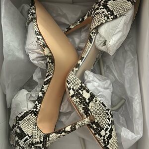 Steve Madden snake skin heel ￼